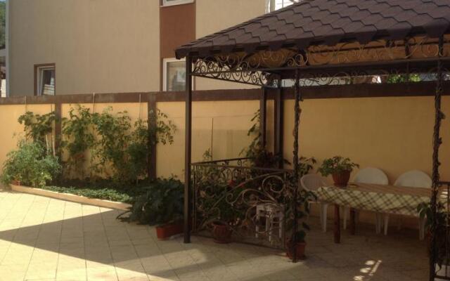 Violetta Guest House
