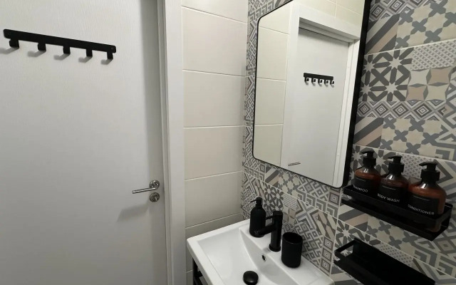 V apart-otele Nachalo u st.m. Lomonosovskaya Flat