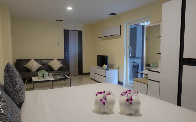 Отель Life Grand Chiang Mai