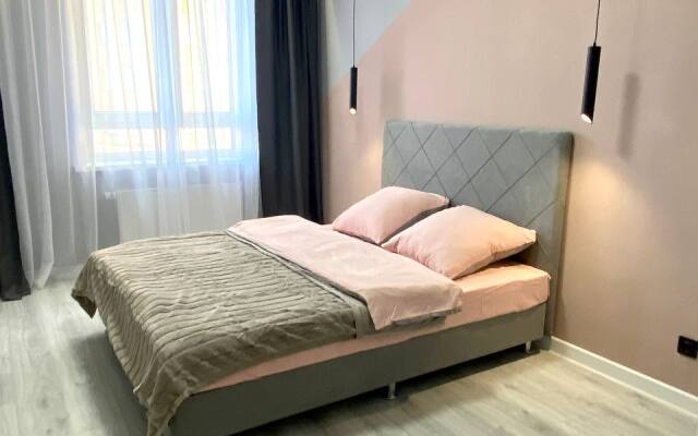 Yevro Trekhkomnatnaya S Dzhakuzi Flat