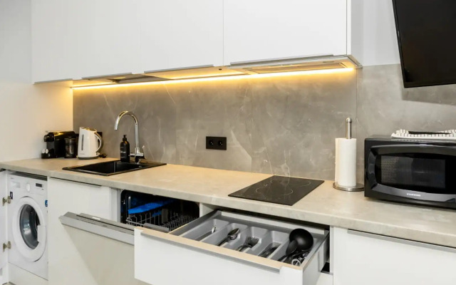 Apartments Apartamentyi Skylight na Parfenovskoj (2)