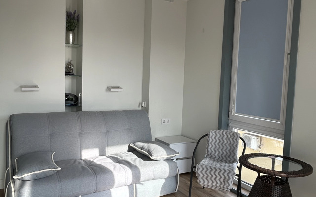 Studiya Bakinskaya 26-17 Flat