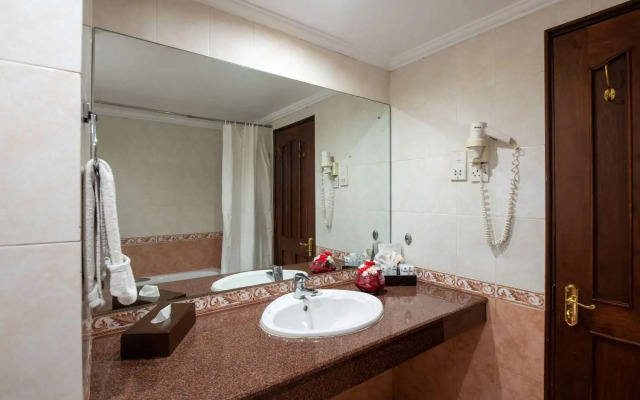 Golden Tulip Dar Es Salaam Hotel