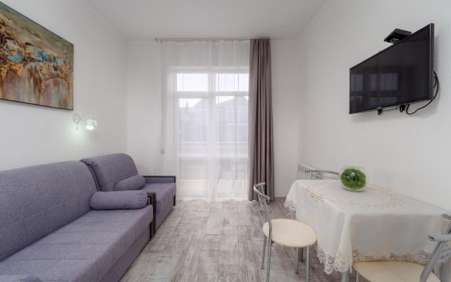 U Morya S Basseinom ZhK Solnechnyij apt34 Apartment