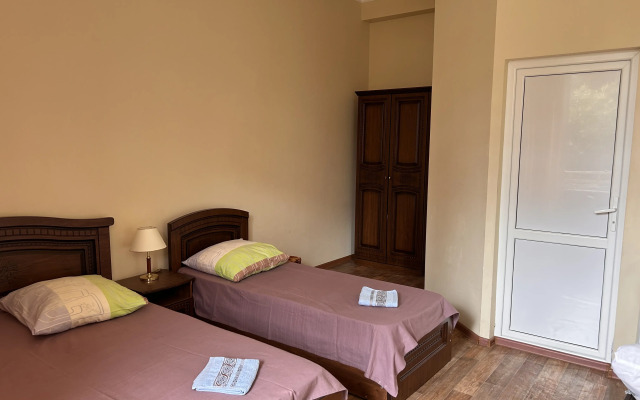Otdyih V Loo Guest House