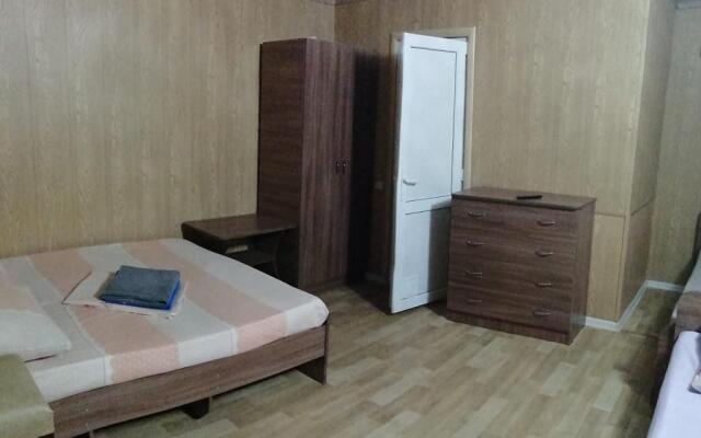 Na Uyutnoy 10 Guest House