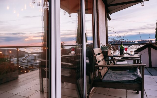 Гостевой Дом с Кипарисами в горах с видом на море