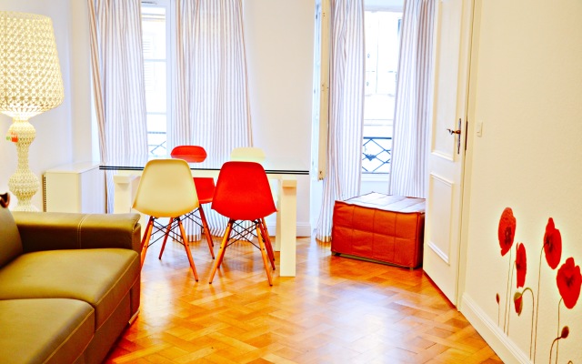 Quatre Chaises Apartments