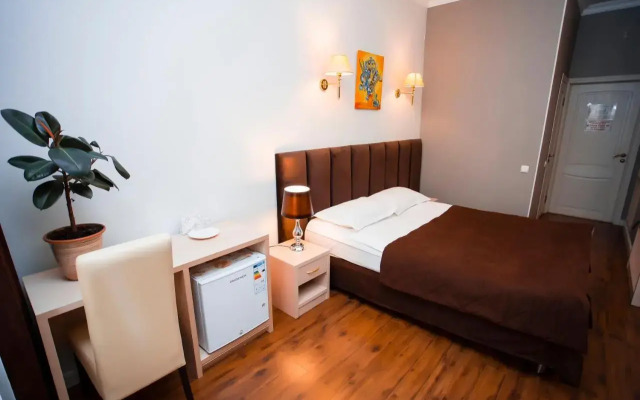 Aruna Hotel