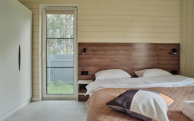 Частный дом с сауной, детской и спортивной площадкой