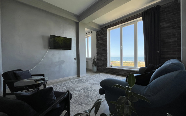 Квартира с Шикарным Видом на Море и Аллею