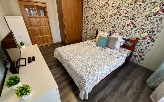 Na Fabrichnoy 2 Flat with Balcony