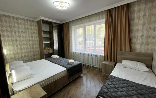 Частный Дом в Горах с Бассейном