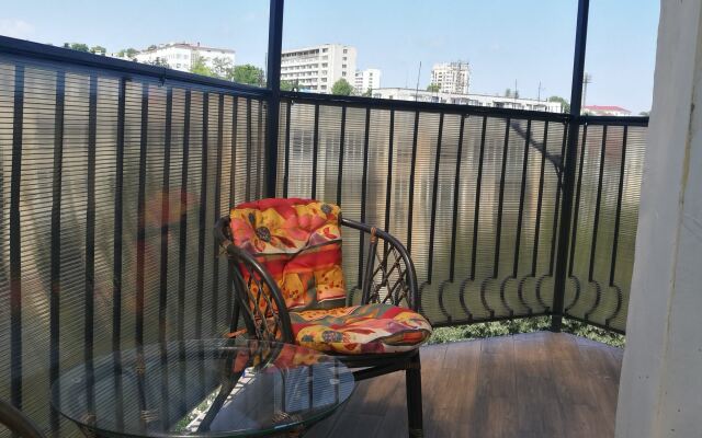 Апартаменты Большая 2-к Сталинка в Центре у Набережной На 5 Гостей