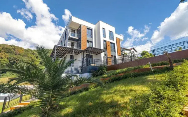 Dizaynerskaya studiya na zakrytoy territorii ryadom s basseynom Flat