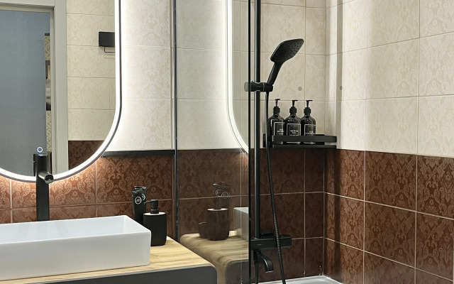 Dizajnerskaya Na Vzletke Ryadom S Torgovim Тsentrom Planeta Flat