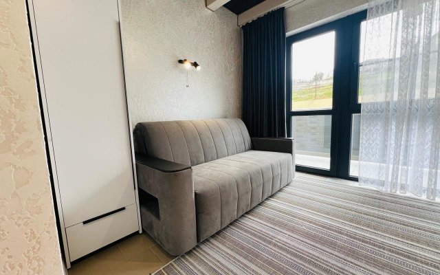 3 Komnatnye Apartamenty S Basseynom Apartments