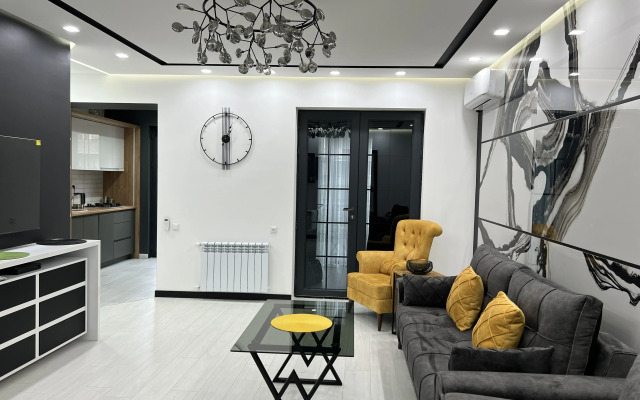 S Sovremennym Shikarnym Remontom Na Ulitse Zakyan Flat