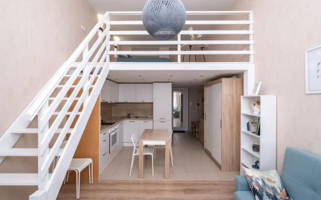 Апартаменты Двухуровневая студия на Роторной