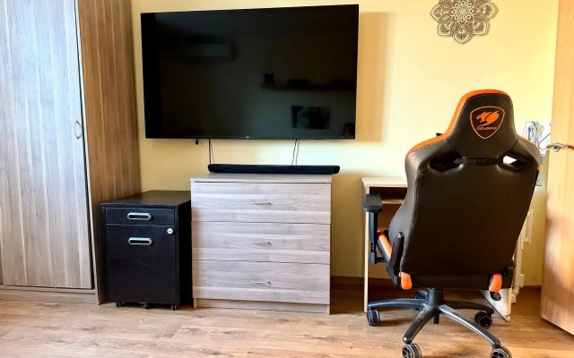 Holmy Nahimovsky Apart Flat