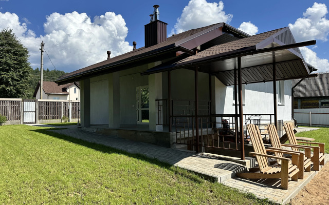 Вилла на берегу реки около Минска