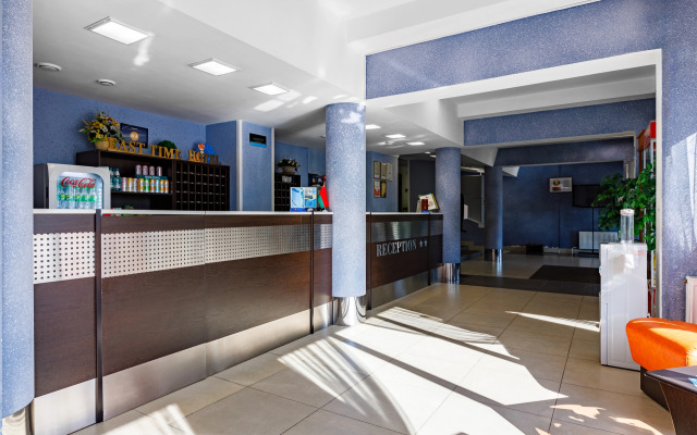 Hotel East Time