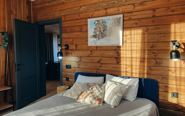 Частный дом с панорамными окнами с выходом на террасу и баней на дровах