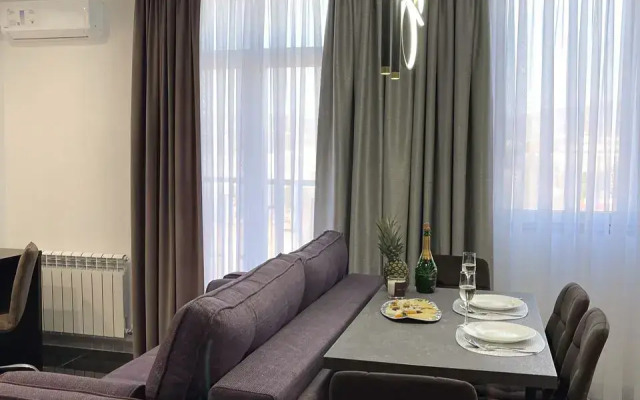 Апартаменты-студия улучшенная с кроватью, двуспальным диваном и балконом, 16 этаж