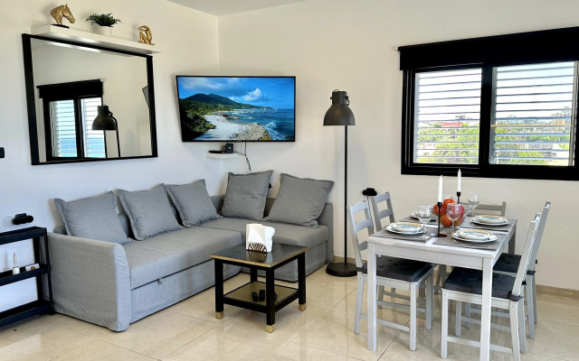 GW951 Gugel Waves Amazing Seaview Flat