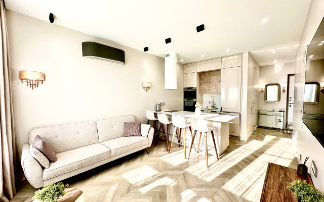 Skyroom Apartments