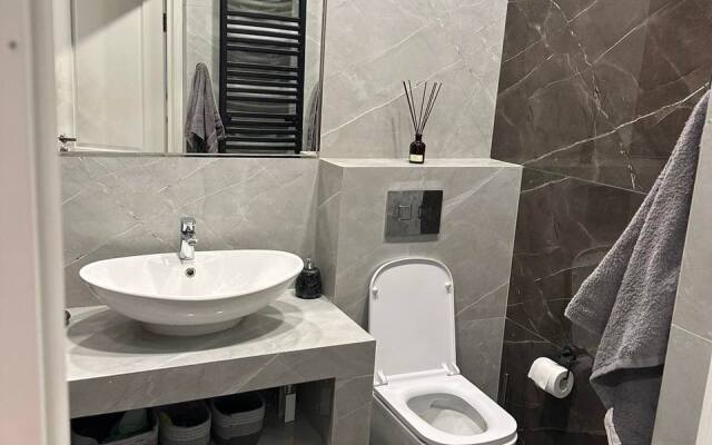 Uyutnaya sektsiya ryadom s parkom Private home