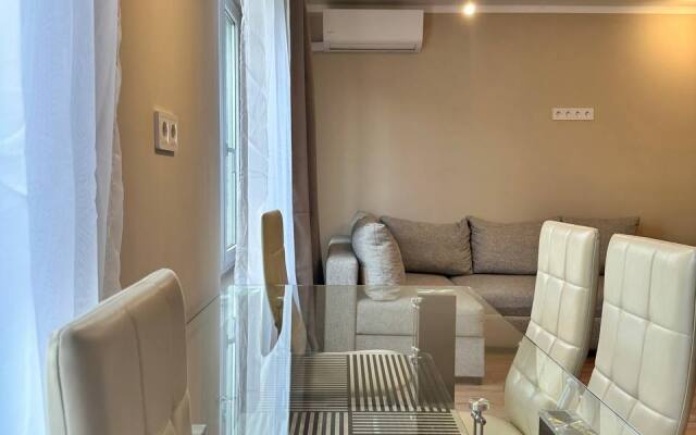 Квартира Трехкомнатная Дзержинского 75