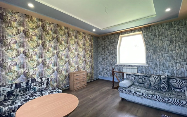 Otlichny Dvukhetazhny s Mangalom i Baney Ryadom s Prudom Private House