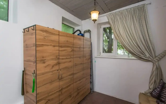 Novye trekhurovnevye apartamenty s vyhodom na Arbat Apartments