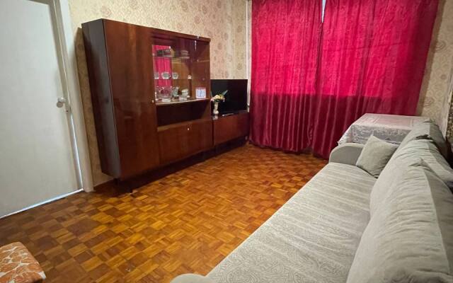 3kh Komnatnaya V Tsentre Apartments