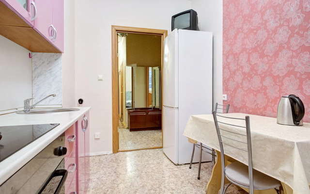 Na Ulitse Vasiliya Goltsova 3 Flat