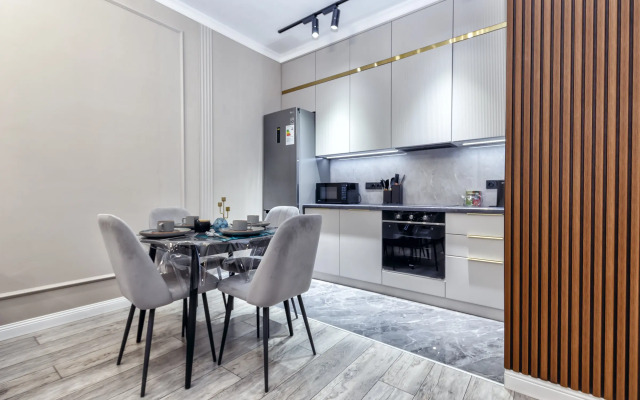 Vozle Khan-Shatyra i Mega Silkway Apartments