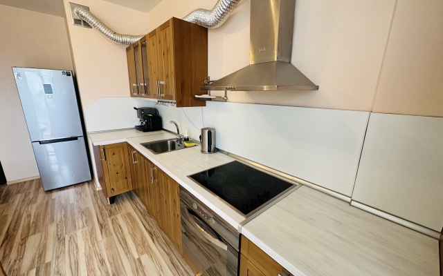 V tentre goroda Flat
