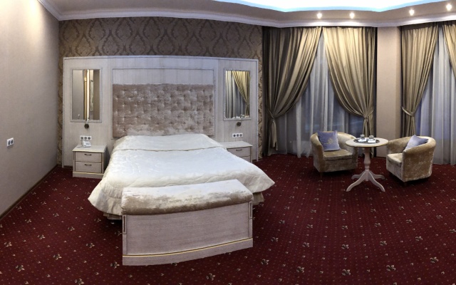 Avshar Hotel