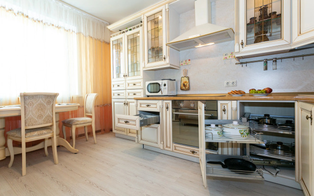 U metro v Venetsianskom stile Flat