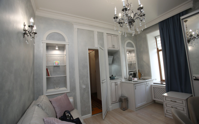 Dvukhurovnevye Nevsky 5 Apartment