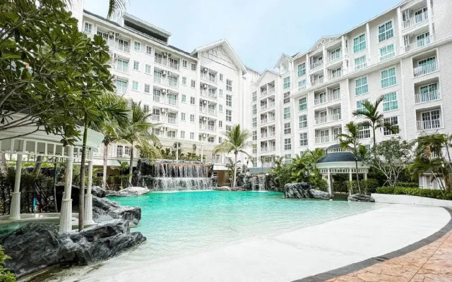 Grand Florida Beachfront Apartments