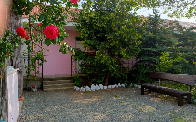 Semeyny Na Pribrezhnoy Guest House