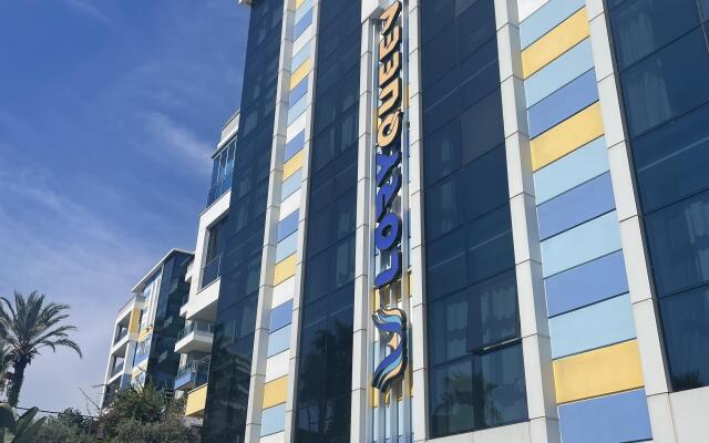 Apartaments y Morya 320 m s Balconom