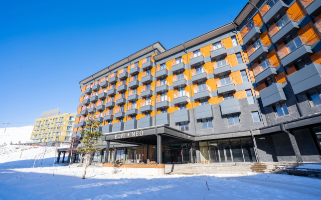 Apartamenty Prostornye apartamenty s 2 spal'nami i 2 vannymi v zdanii NEO ski-in/ski-out Novyj Gudauri