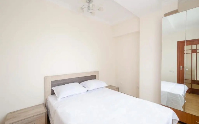 Zamechatelnaya v Tsentre Stolitsy Flat