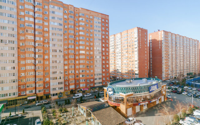 Kvartira S Novym Remontom Vozle Parka Galitskogo Apartments