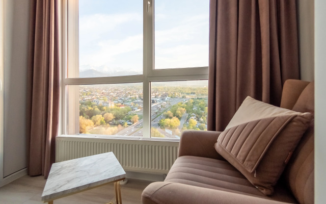 Yevrodvushka S Potryasayuschim Vidom Na Gory Flat