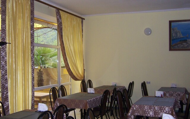 U Nikiticha Guesthouse