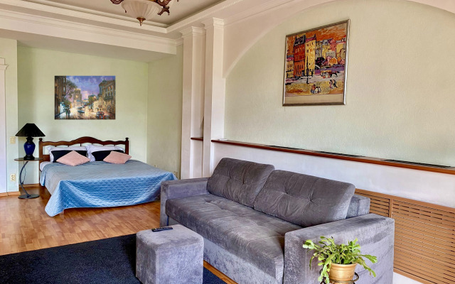 Апартаменты с французскими балконами на Чёрном озере